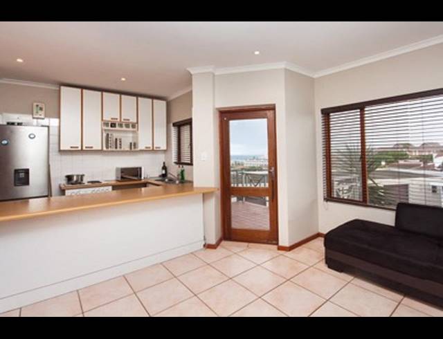 2 BEDROOM TOWNHOUSE RENTED IN SOUTH END